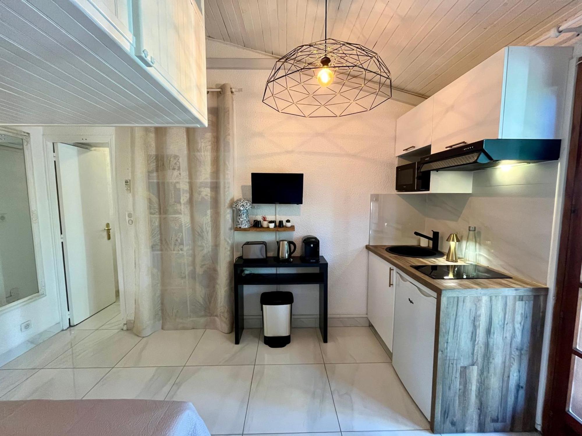 Joli Studio Maisonnette A 100M De La Plage Портисио Екстериор снимка